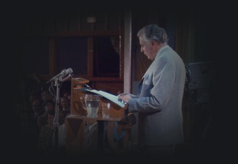 Gough Whitlam delivers his policy speech at Blacktown, NSW, 1972.
