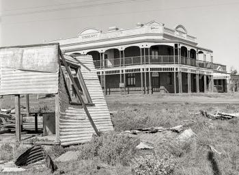 Abandoned Gwalia State Hotel, 1974.