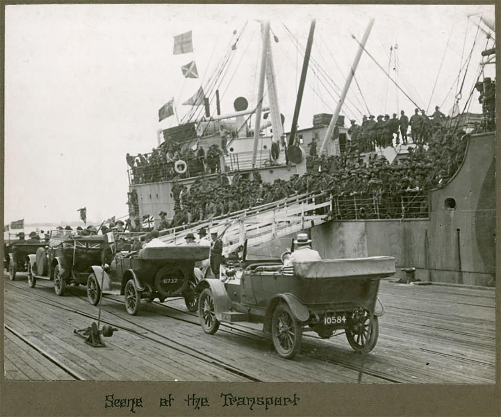 Returned World War I soldiers disembarking in Melbourne.