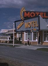 Motel at Oakleigh on the Princes Highway, Victoria Citation: NAA: A1500, K4341