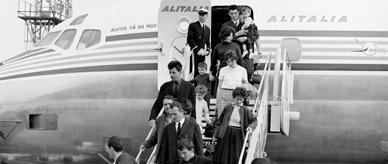 Immigrants arriving in Australia, 1967.