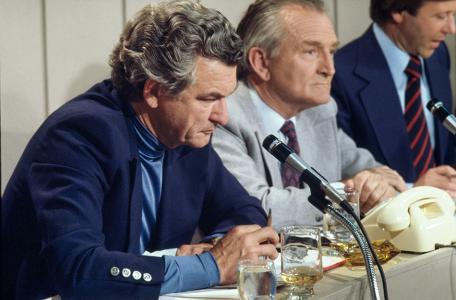 Bob Hawke at the news desk in the National Tally room.