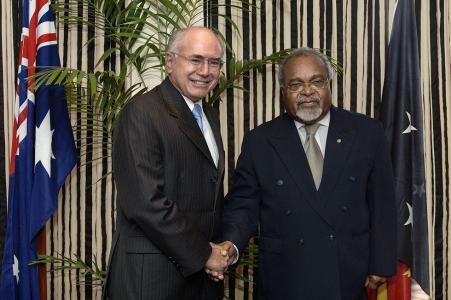 John Howard and Sir Michael Somare shake hands