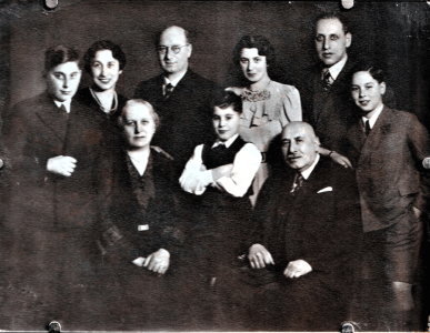 Michael & Regine in Vienna with their family before 1938. Front row: Regine Weiss, grandson Herbert Neumann & Michael Weiss. Back-row: grandson Gerhard Neumann, Kathe & Arthur Neumann, Margrit & Alexander Weiss & grandson Kurt Weiss. Courtesy White family