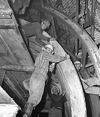 Erecting concreting formwork in a tunnel, 1964 (NAA: A1200, L49647)